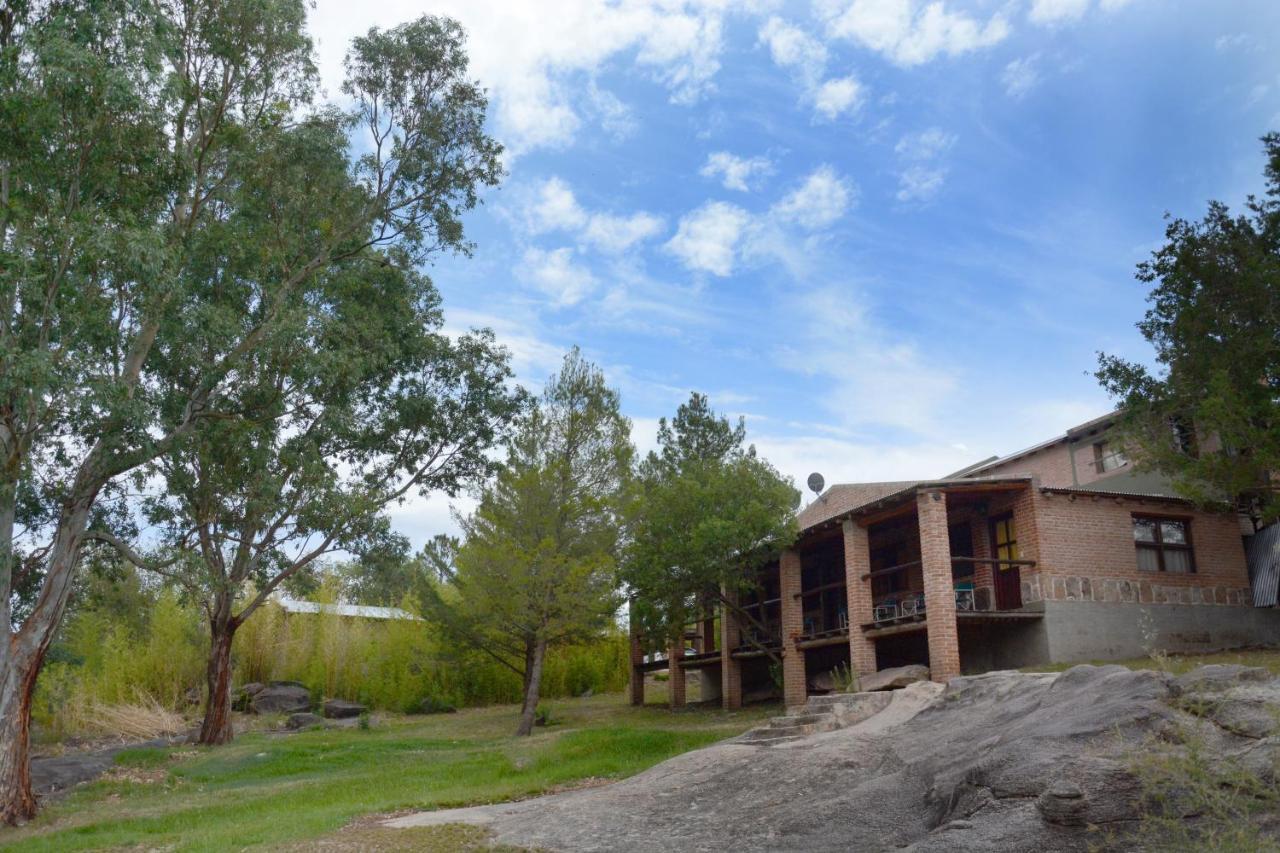 La Toma Complejo De Montana - Cabanas Y Habitaciones En Hosteria Мина-Клаверо Экстерьер фото