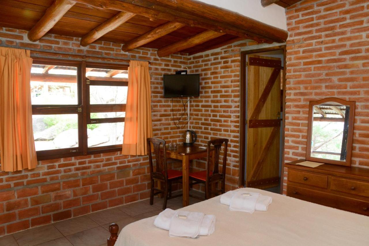 La Toma Complejo De Montana - Cabanas Y Habitaciones En Hosteria Мина-Клаверо Экстерьер фото
