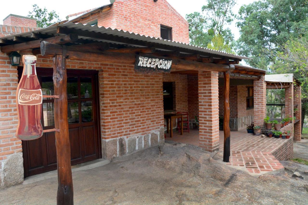 La Toma Complejo De Montana - Cabanas Y Habitaciones En Hosteria Мина-Клаверо Экстерьер фото