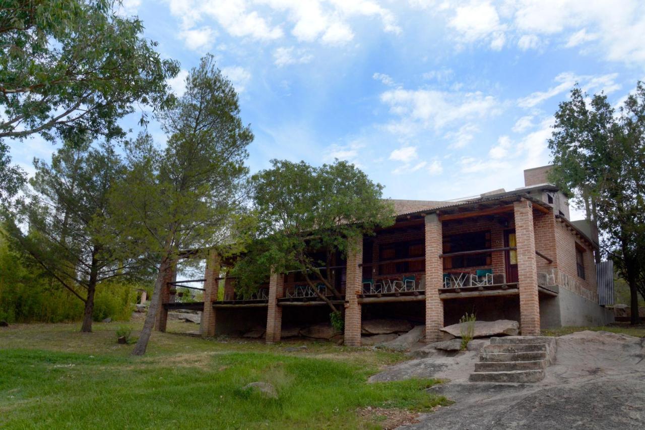 La Toma Complejo De Montana - Cabanas Y Habitaciones En Hosteria Мина-Клаверо Экстерьер фото